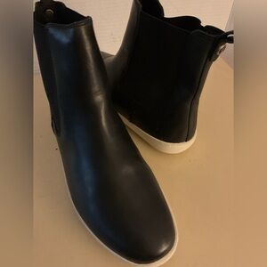 Frye women Black Leather Chelsea Booties with White Sole size 10